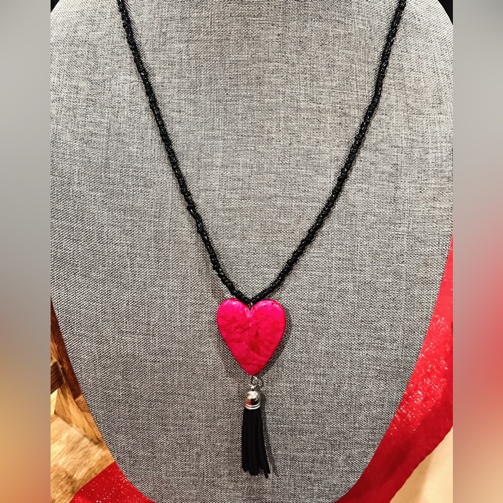 Heart tassel necklace long length 💕🖤